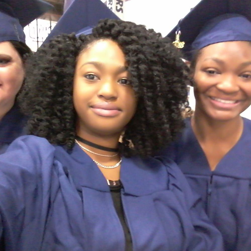 Meet your Posher, Nia